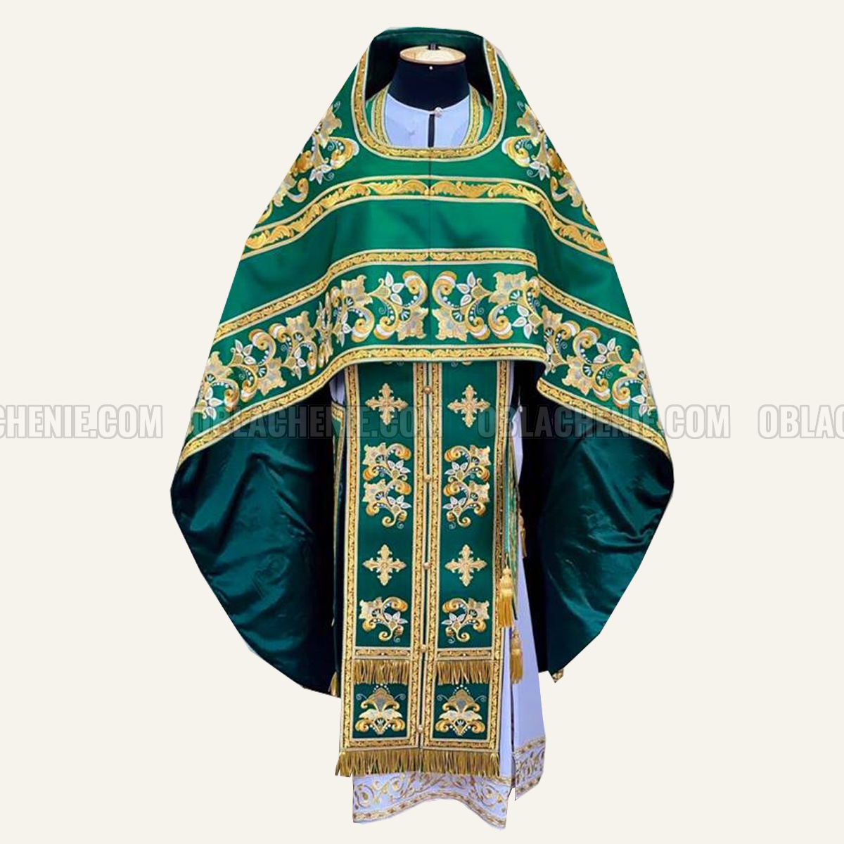 Embroidered priest's vestments 10173