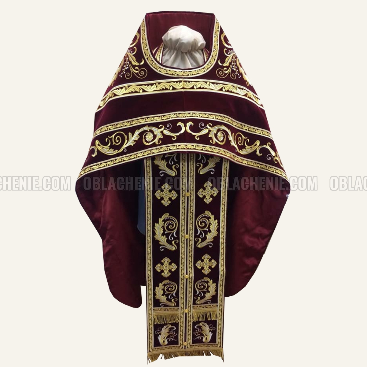 Embroidered priest's vestments 10179