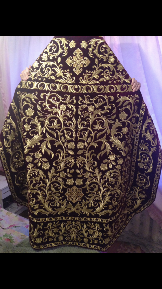 Embroidered priest's vestments 10199