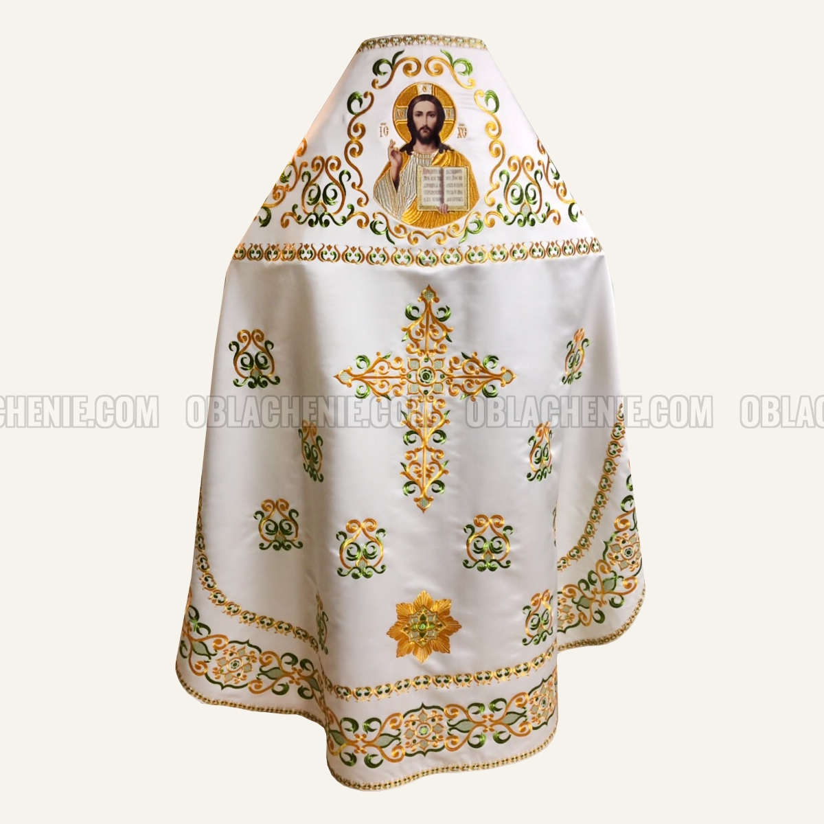 Embroidered priest's vestments 10205