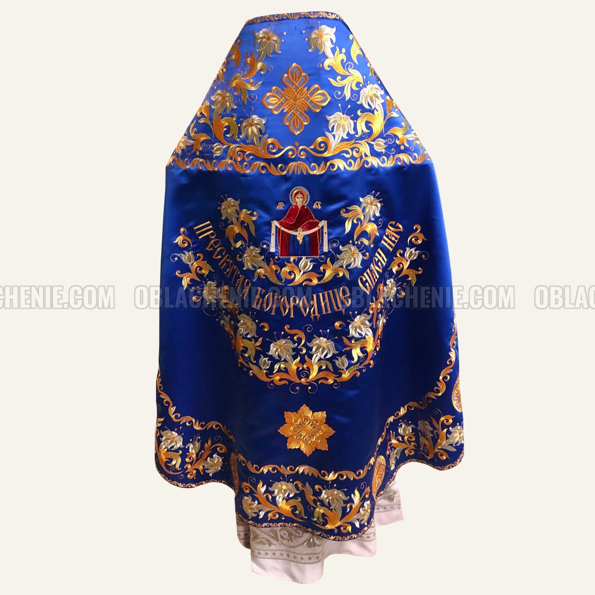 Embroidered priest's vestments 10210
