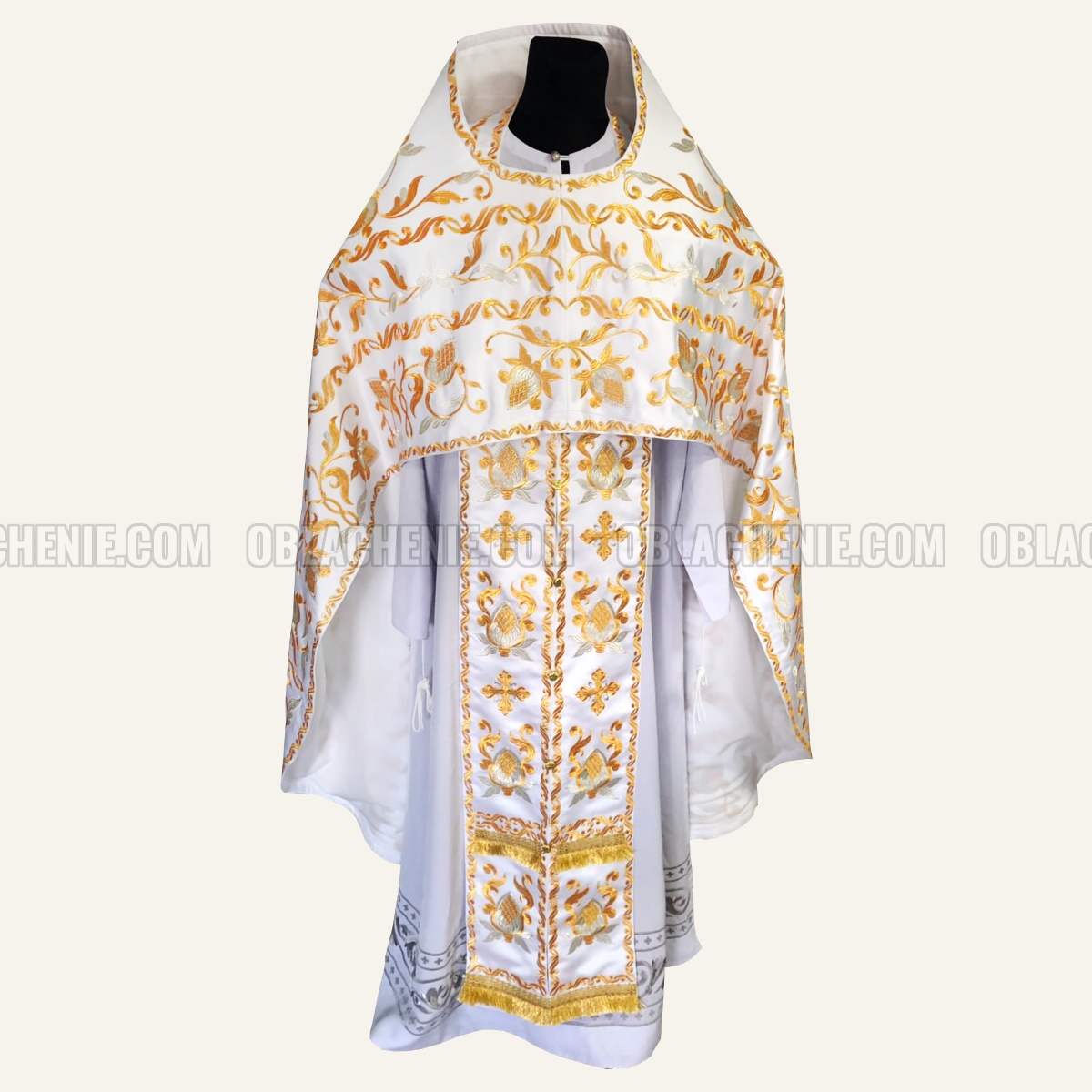 Embroidered priest's vestments 10211