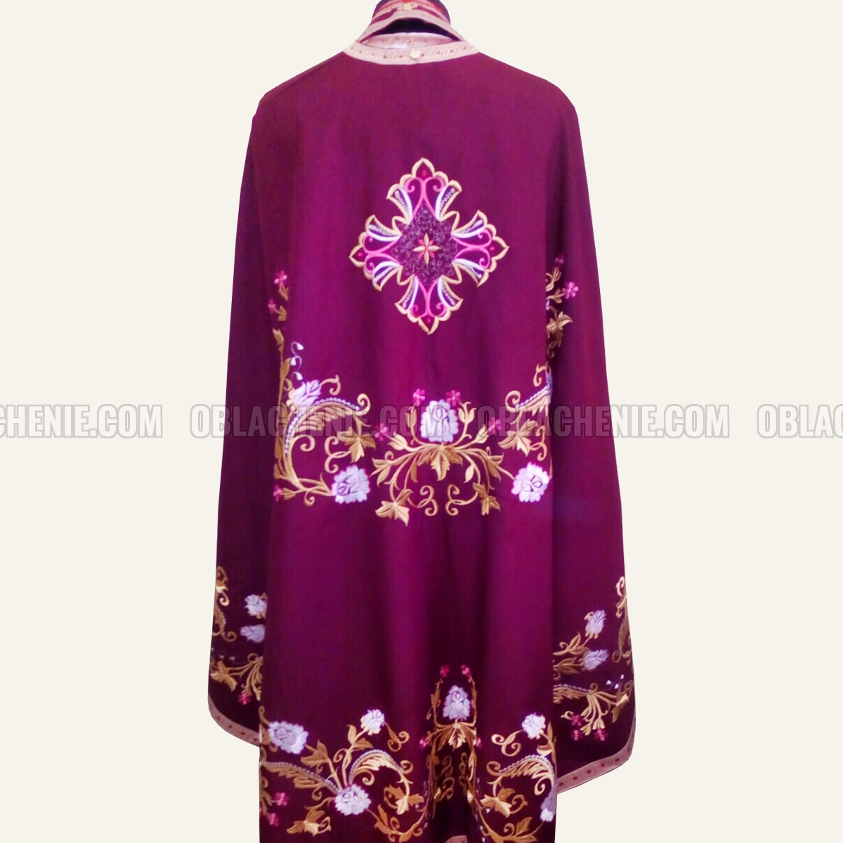 Embroidered priest's vestments 10238