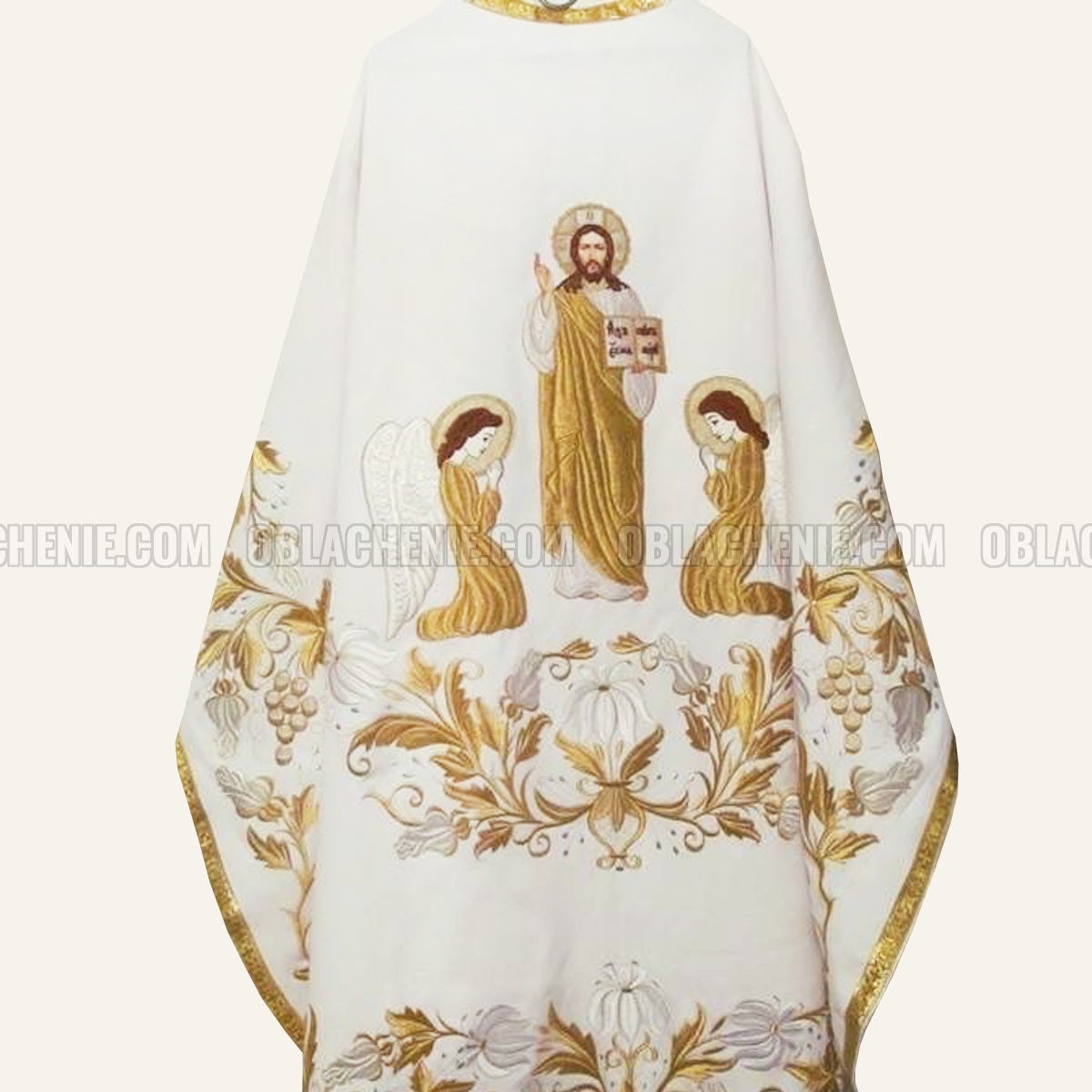 Embroidered priest's vestments 10239