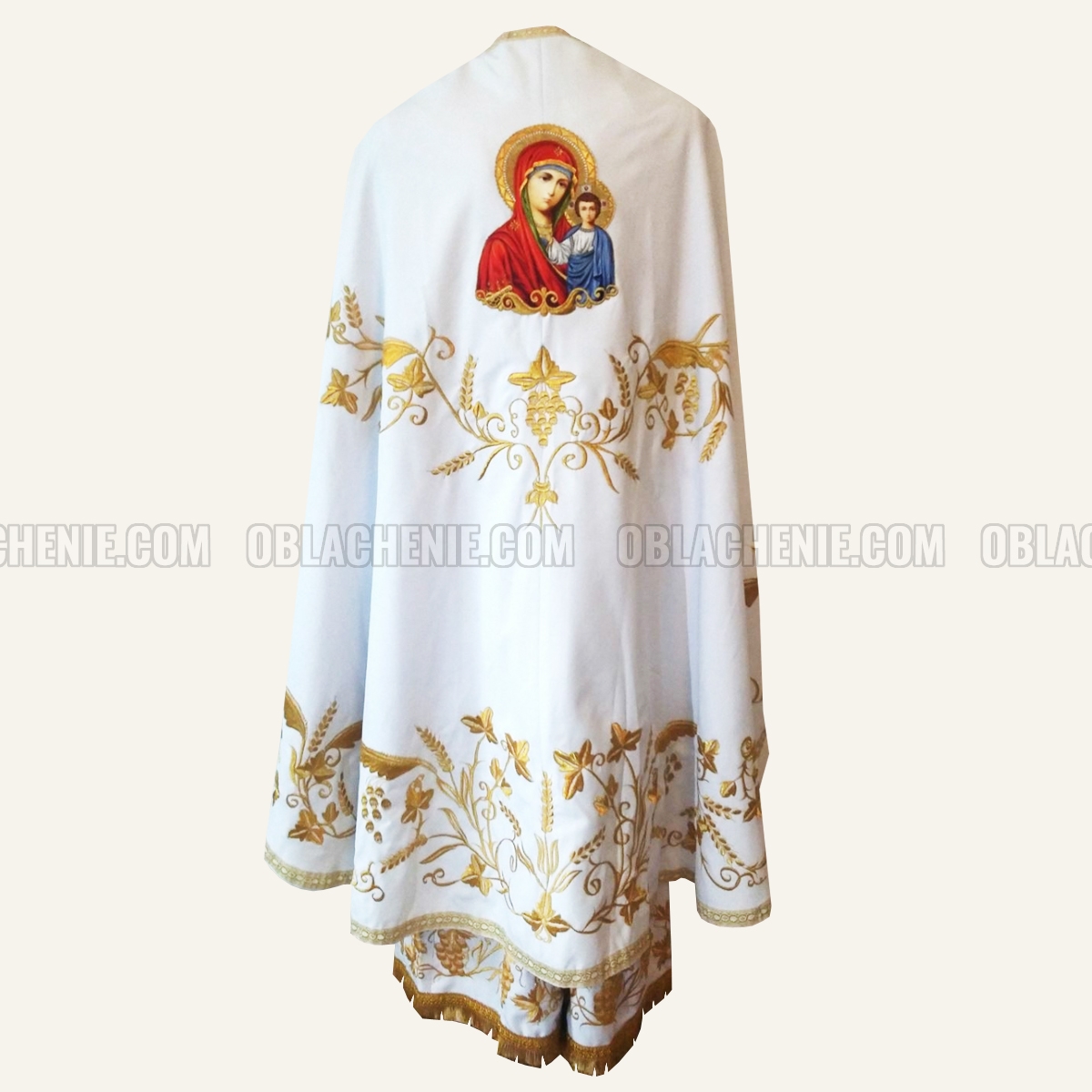 Embroidered priest's vestments 10242