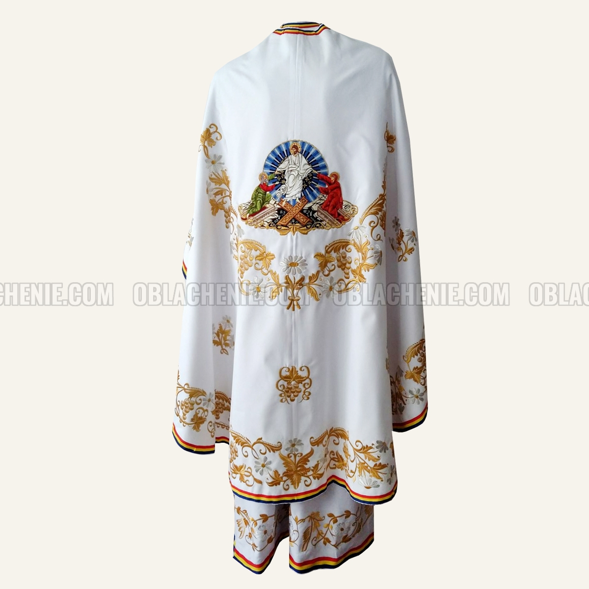 Embroidered priest's vestments 10244