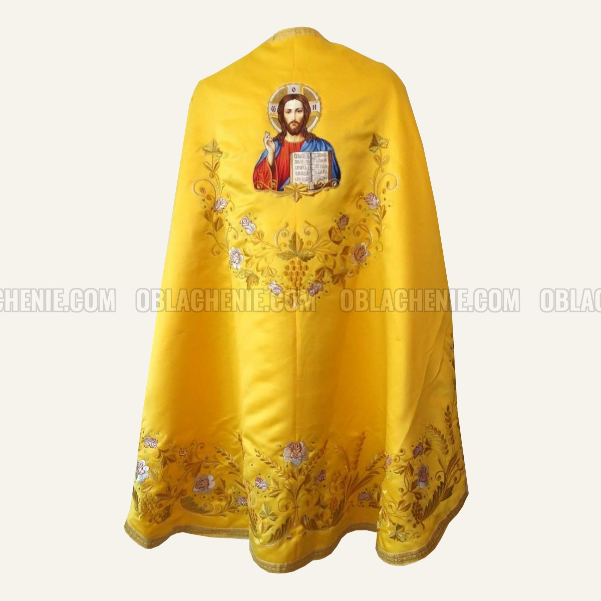Embroidered priest's vestments 10255