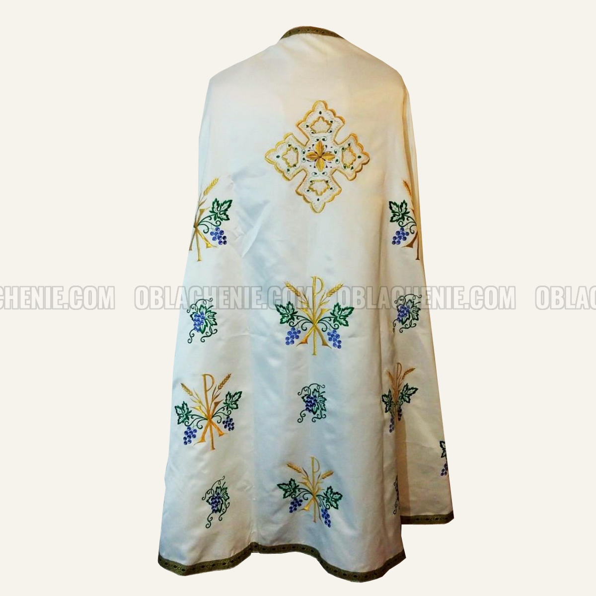 Embroidered priest's vestments 10260