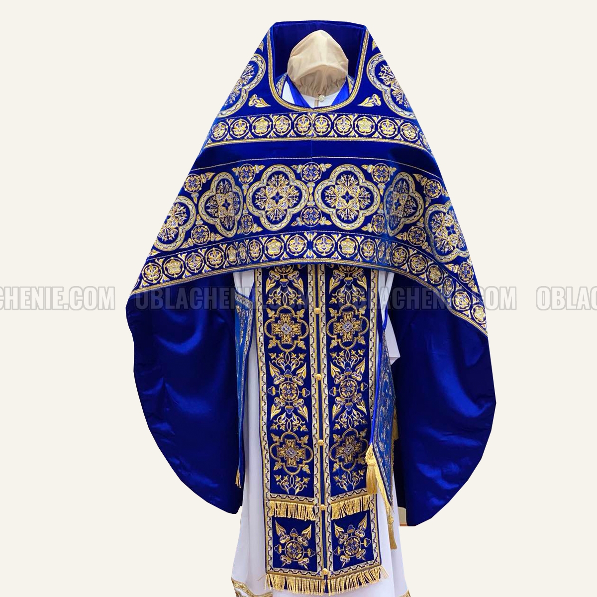 EMBROIDERED PRIEST'S VESTMENTS 10773