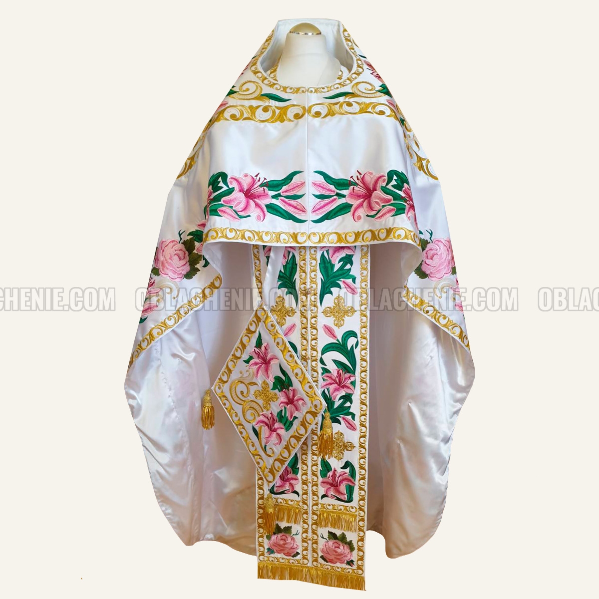 EMBROIDERED PRIEST'S VESTMENTS 11019