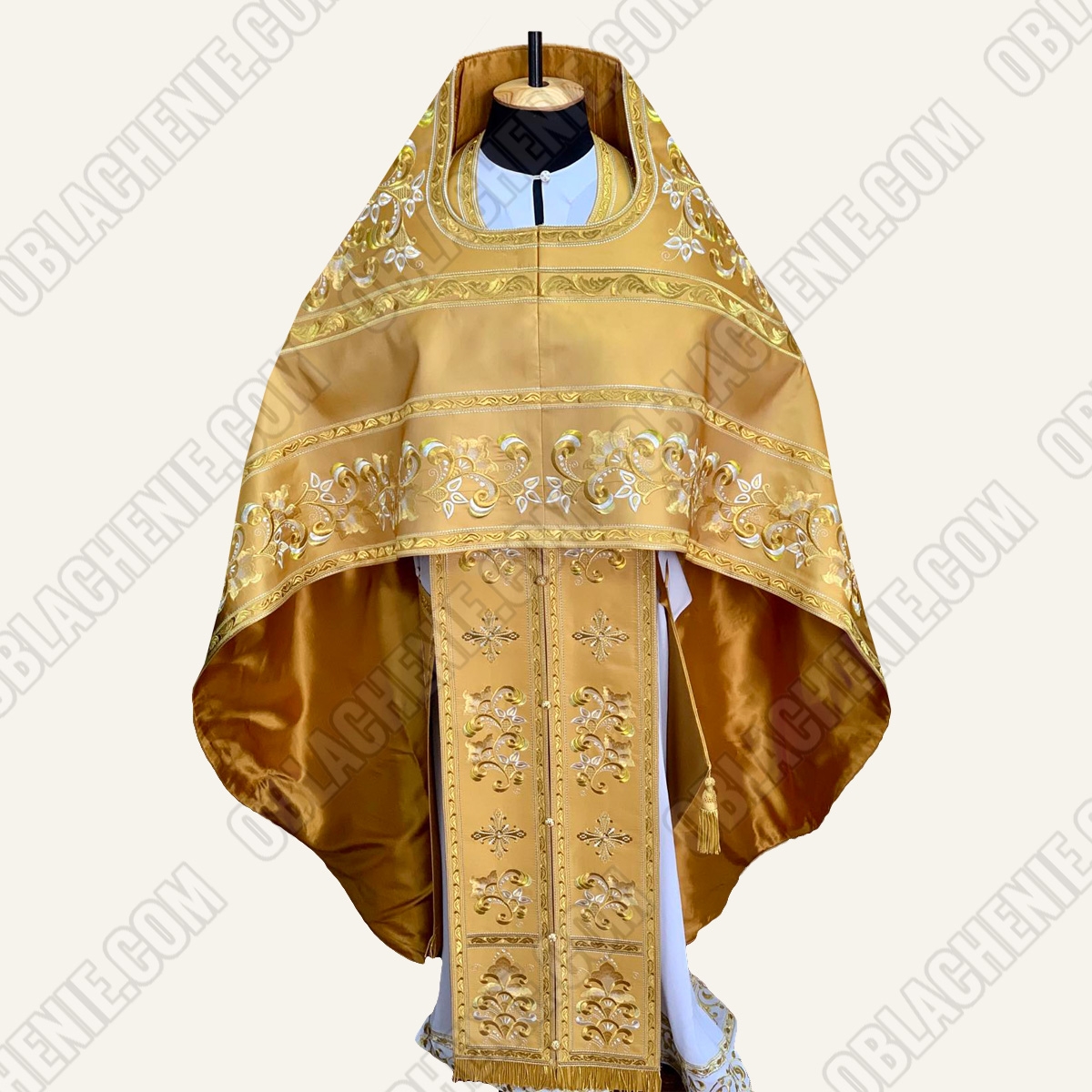 EMBROIDERED PRIEST'S VESTMENTS 11079
