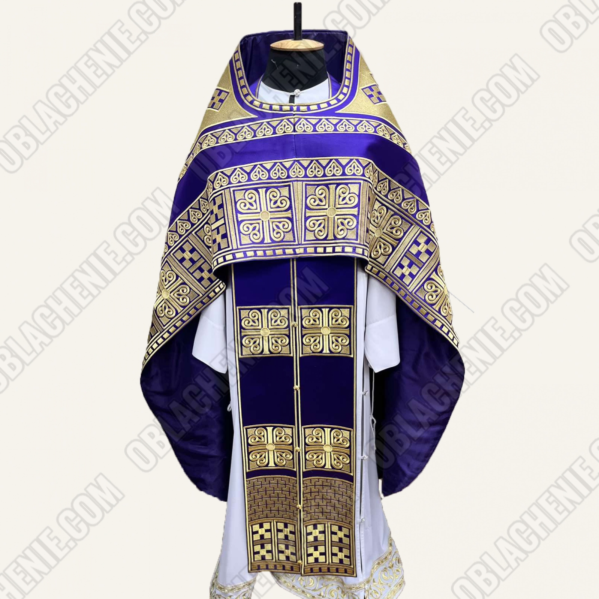 EMBROIDERED PRIEST'S VESTMENTS 12060