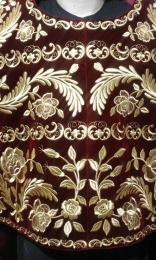 Embroidered priest's vestments 10175 2