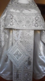 Embroidered priest's vestments 10198