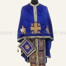 Embroidered priest's vestments 10227 1