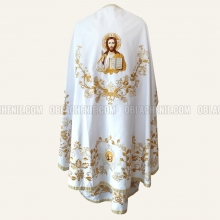 Embroidered priest's vestments 10248 1